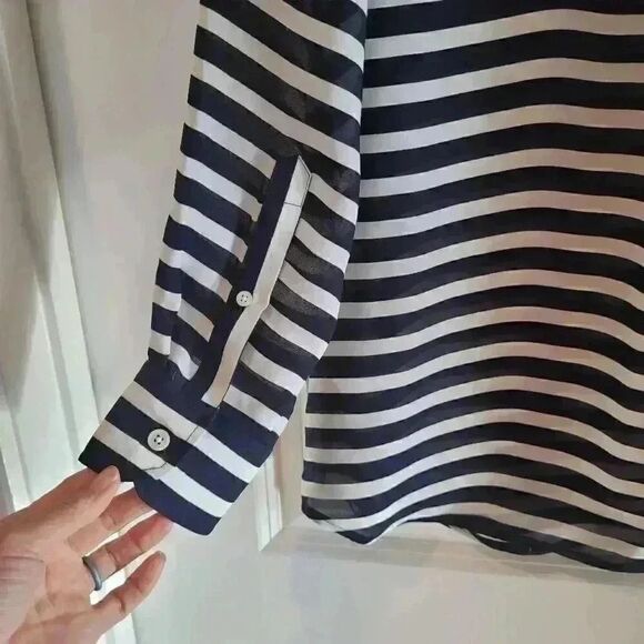 Banana Republic Women’s Navy/Cream Striped Poly Button Down Long Sleeve Shirt - Picture 11 of 11